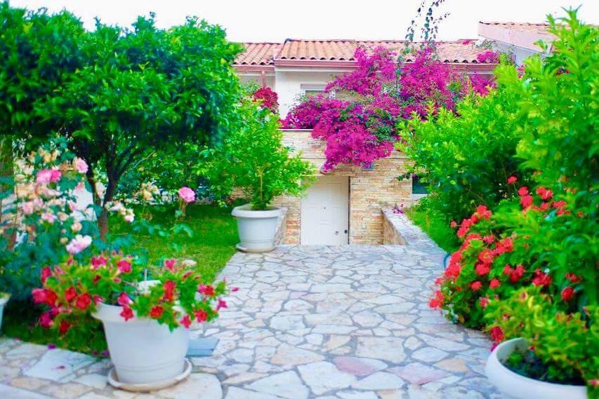 Bougainvill Sunset Villa Saranda Extérieur photo