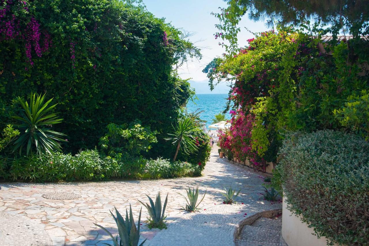 Bougainvill Sunset Villa Saranda Extérieur photo